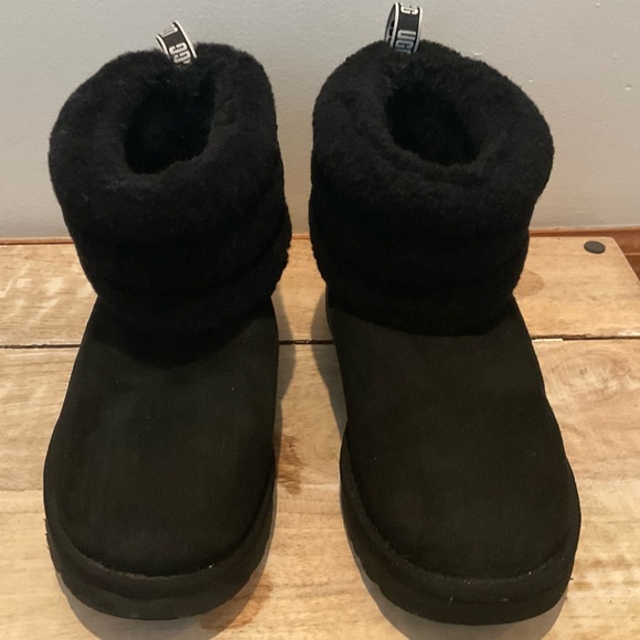 UGG Classic Mini Black Boot size 9 - Picture 1 of 6